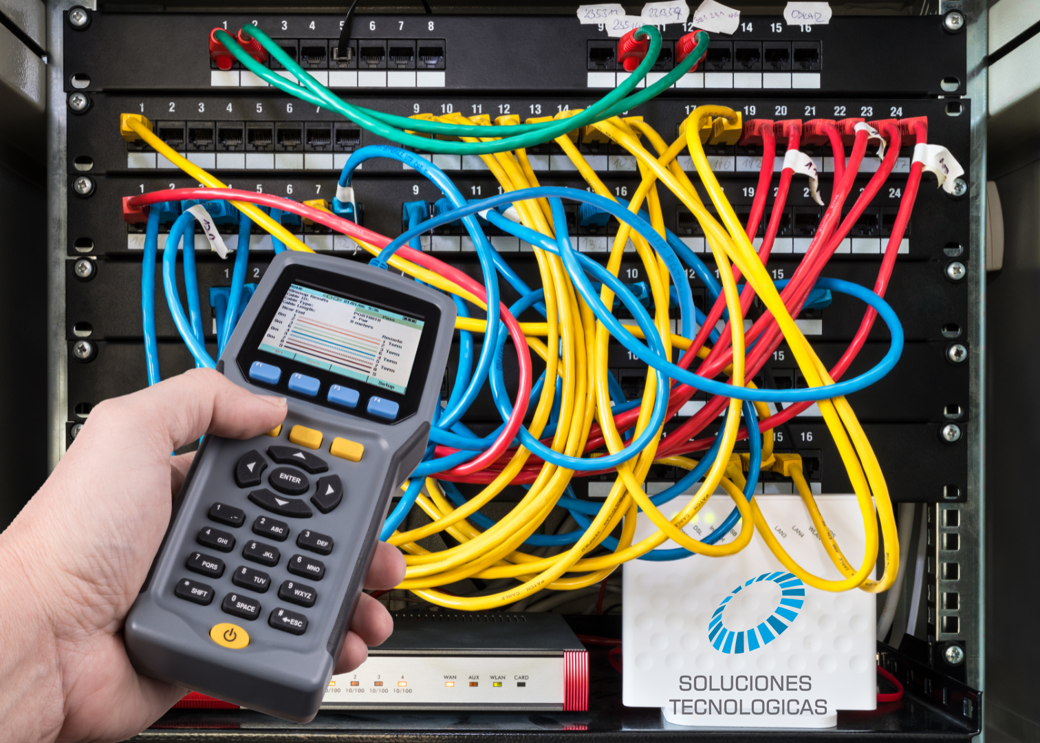 Equipo de Soluciones TI para empresas en Perú con servidores, redes y cableado estructurado